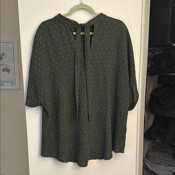 Elegant Green Women's Top - Picture 1 of 3